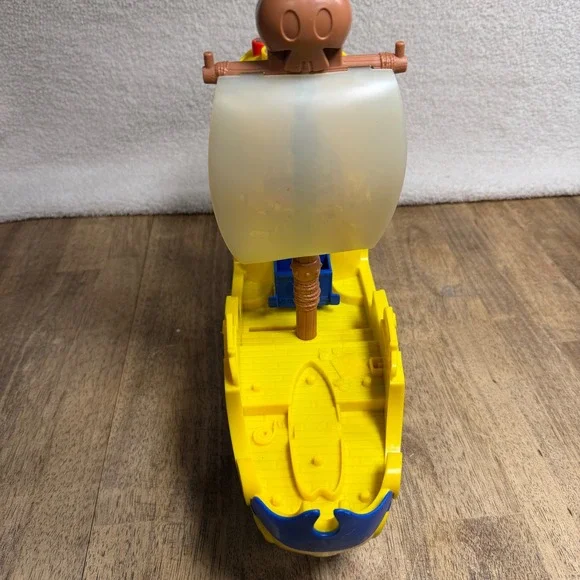 Fisher-Price Santiago of the Seas Lights & Sounds El Bravo Pirate Ship Playset - Picture 4 of 11